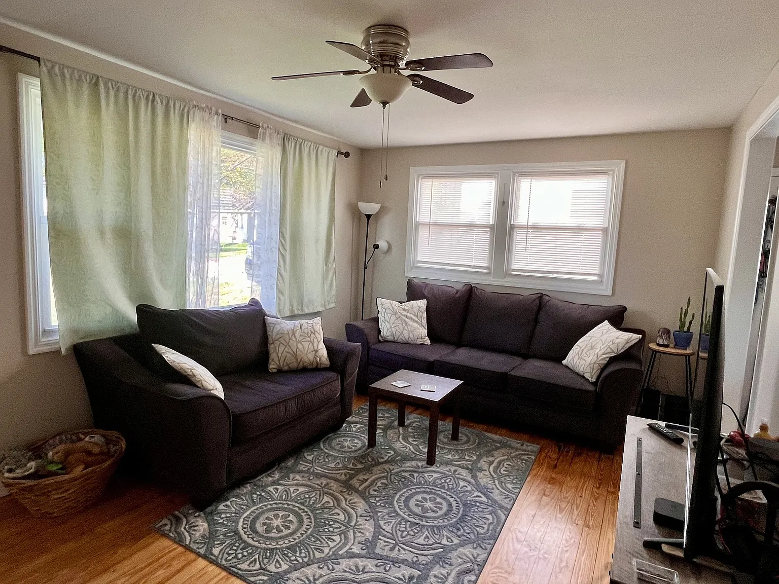 3 bed, 912 sqft, $1,300 — Photo 4