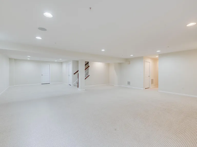 7567 Arundel Woods Dr — Photo 36