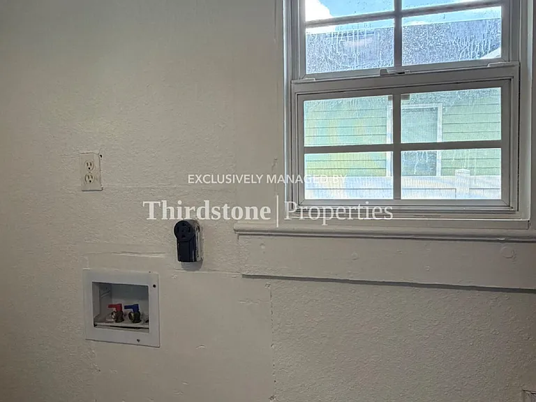 2125 Lambert St — Photo 18
