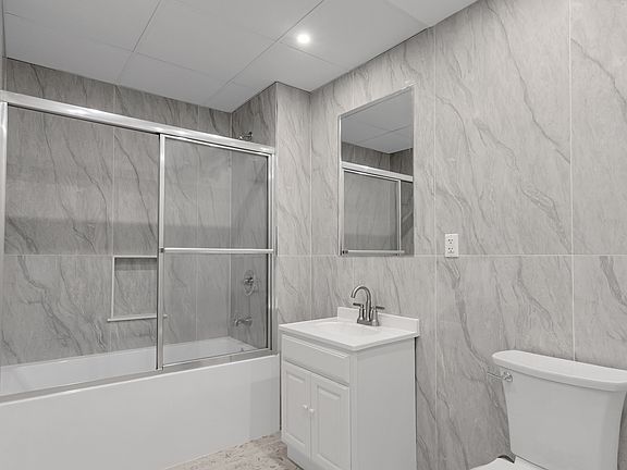 5th image of 81 Willoughby St #710