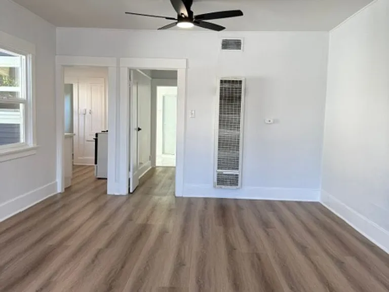 792 Newport 3516 #18 — Photo 4