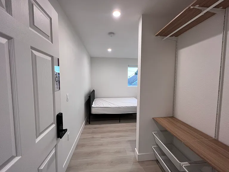 1224 W 37th Pl — Photo 101