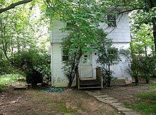 825 Ninovan Rd SE, Vienna, VA 22180