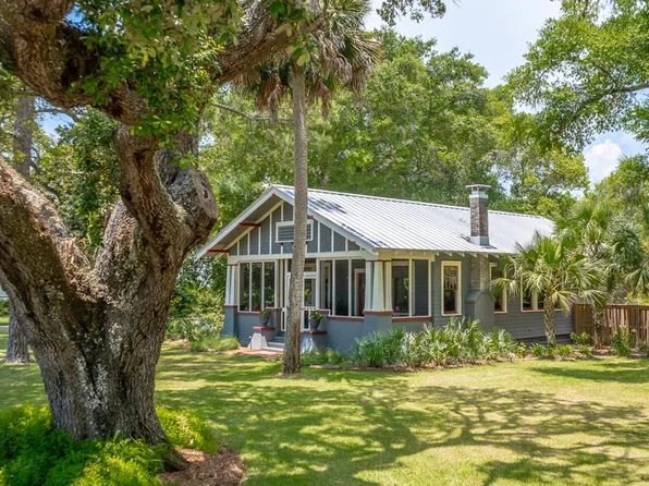 169 Avenue B, Apalachicola, FL 32320