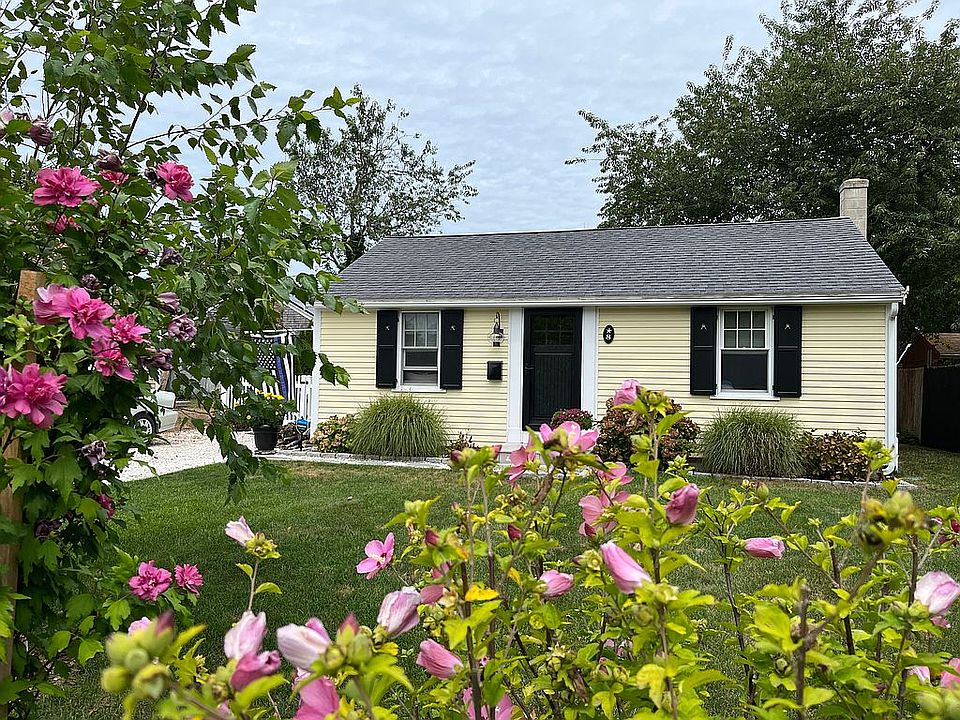 1st image of 8 Byron Ln
