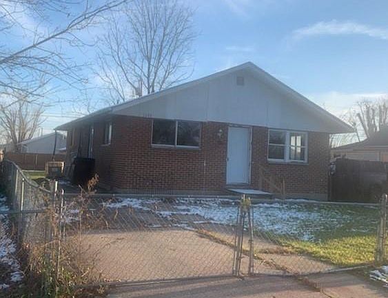 5th image of 2648 Oneida Ave