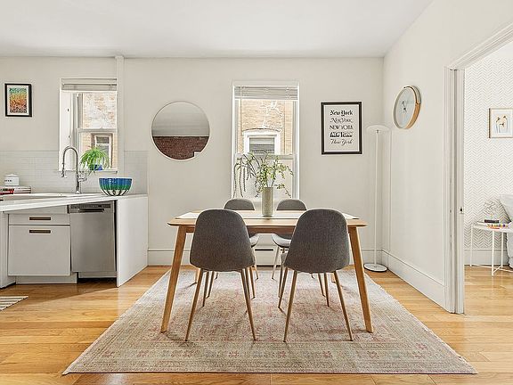 2nd image of 411 15th St APT M