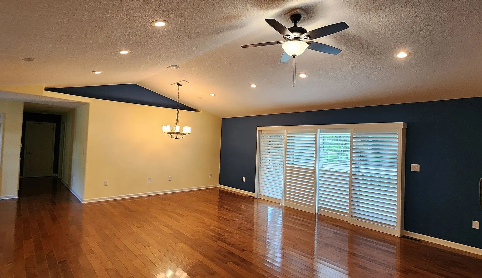 Spacious rental in desirable neighborhood with 3 full baths! Available from Now-March 27 — Photo 2