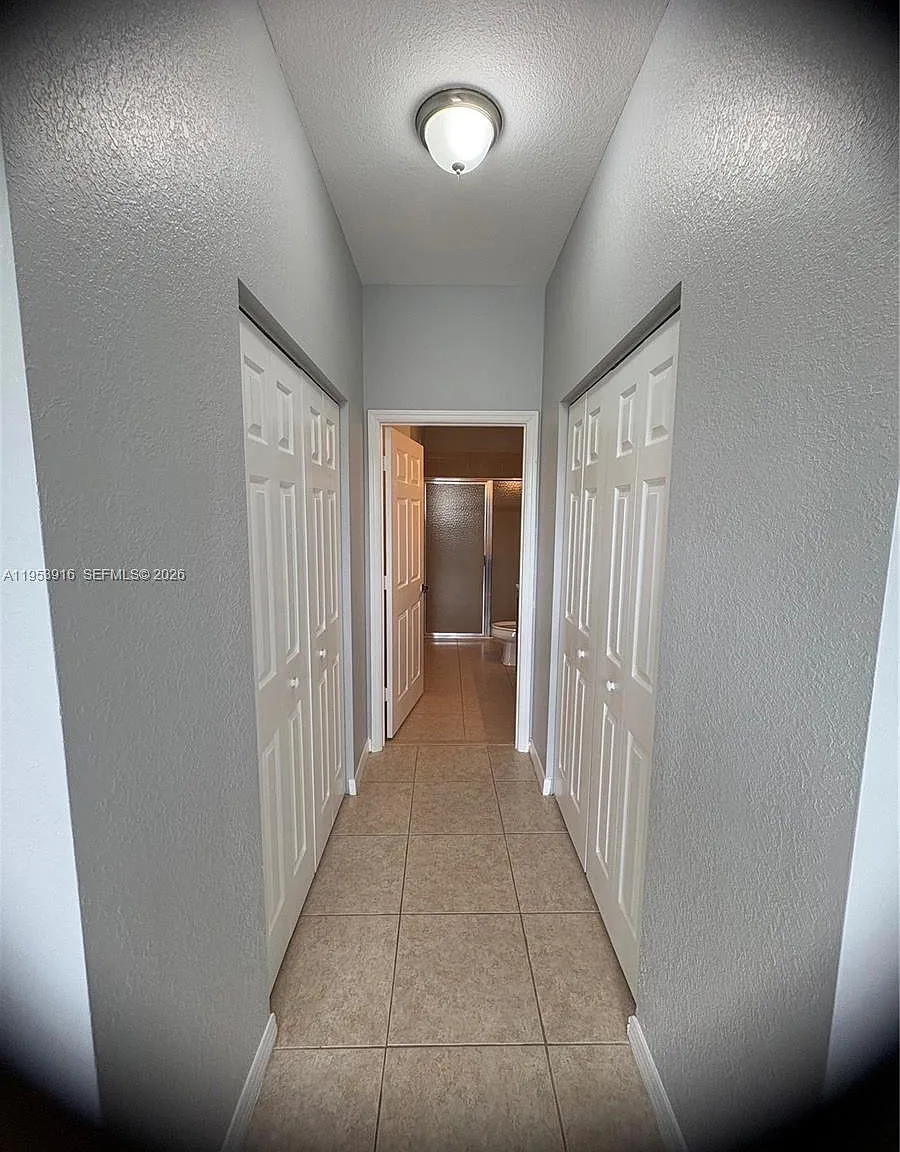 3 bed, 1150 sqft, $2,400 — Photo 3