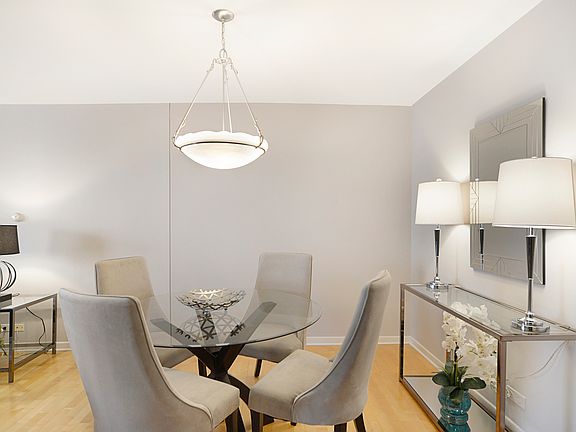 5th image of 2626 N Lakeview Ave APT 2901