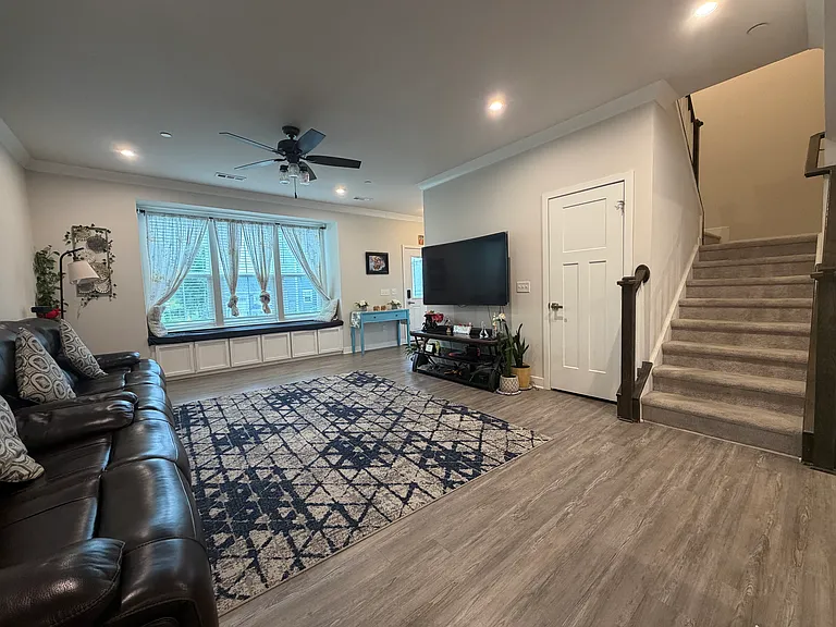 1085 Oglethorpe Dr — Photo 8