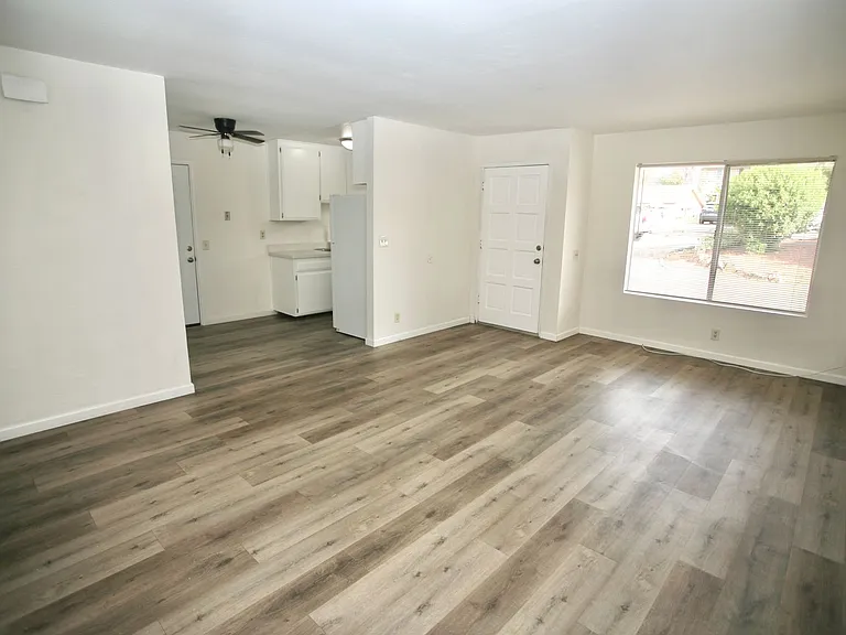 1392 Helix St — Photo 3