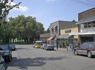 548 N 72nd St, Seattle, WA 98103