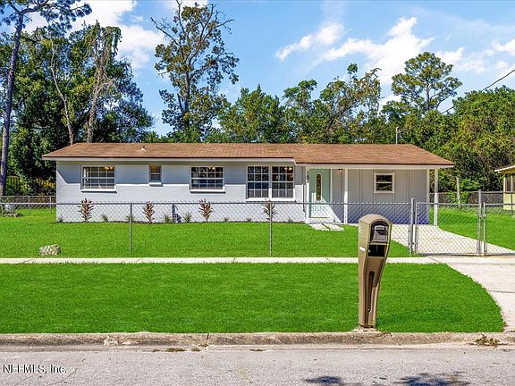 3rd image of 155 PARKWOOD Drive W