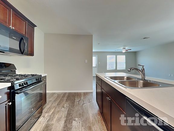 4th image of 424 Mallow Dr