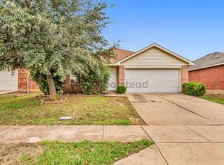 1424 Queens Brook Ln, Fort Worth, TX 76140