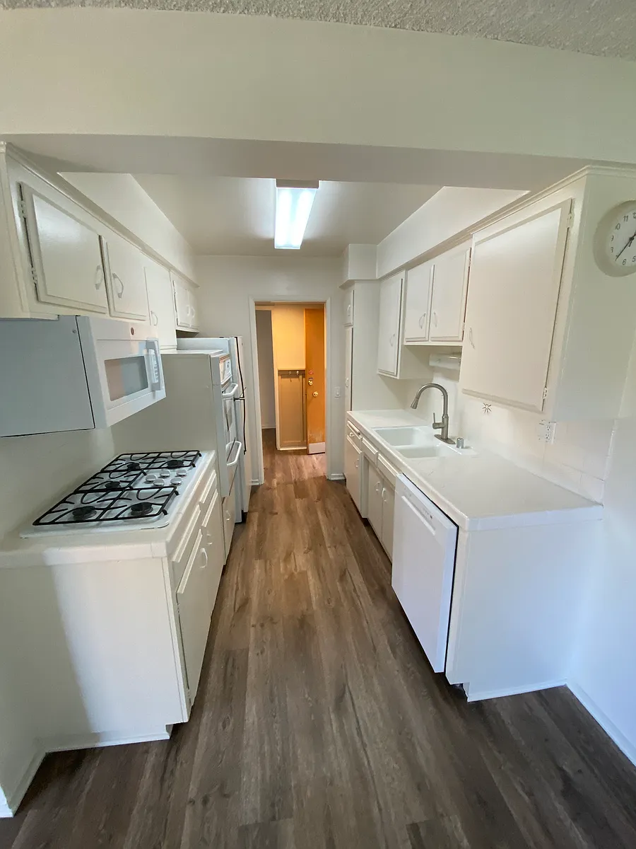 Building Photo - 3520 Mentone Ave #5