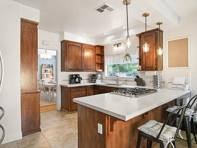305 Poplar Ave — Photo 3