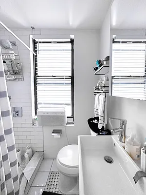 Rented by Voro, LLC | media 6