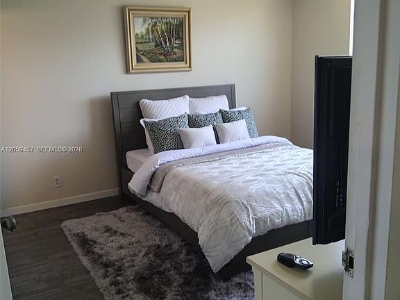 3rd image of 2821 Somerset Dr APT 312
