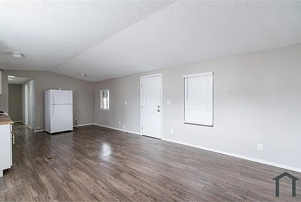 3 bed, $2,195 — Photo 3