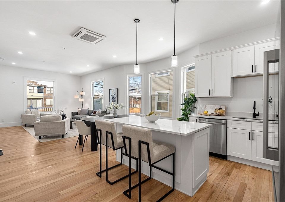 1st image of 151 Townsend St #3
