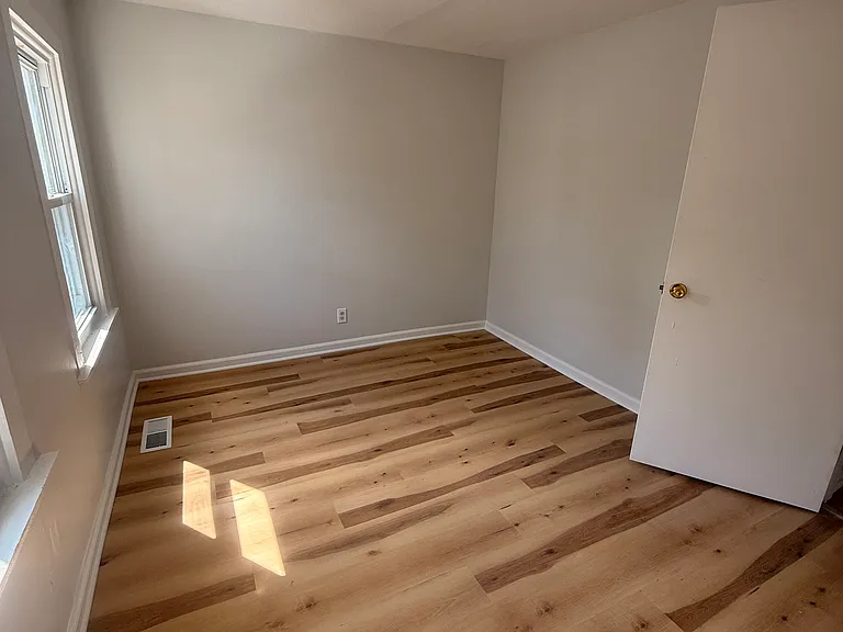 21 Avenue A — Photo 3