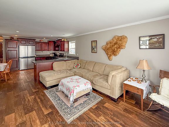 4th image of 13 Sutton Dr