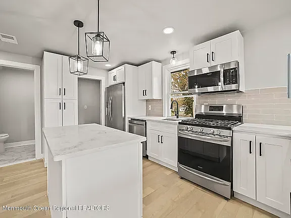 2 bed, 1.5 bath, 980 sqft, $2,950 — Photo 2