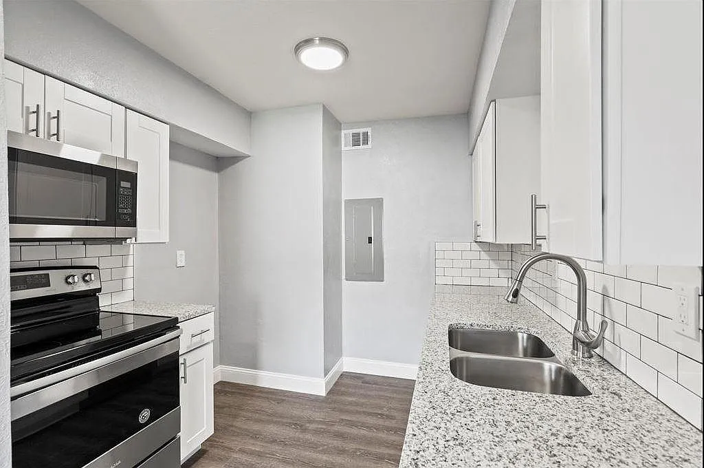 4832 Locke Ave — Photo 4