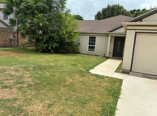 2325 Warwick Ave, Grand Prairie, TX 75052