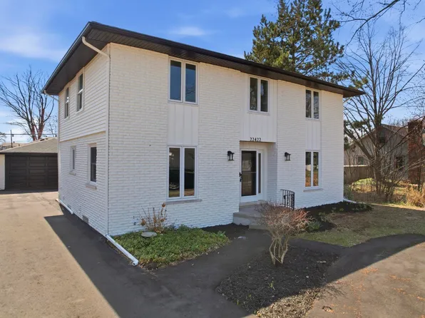 22422 Lakeland St, Saint Clair Shores, MI 48081