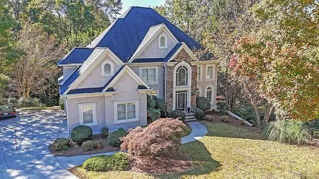 5 bed, 4.5 bath, 6379 sqft, $5,500 — Photo 3