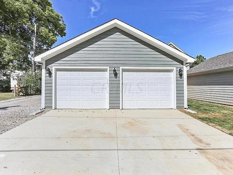 1513 Oak St — Photo 25