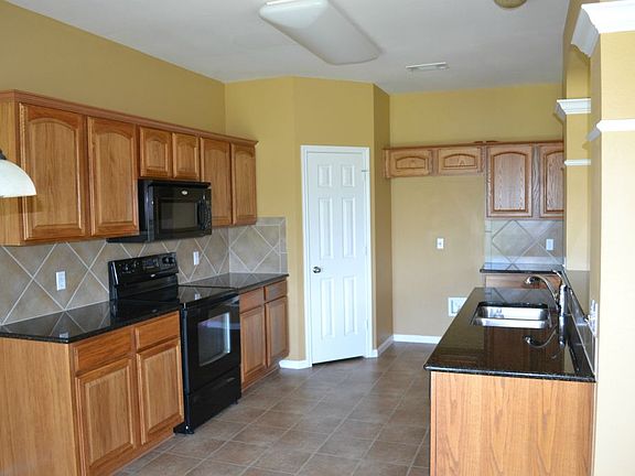 4th image of 200 Crowfoot Dr