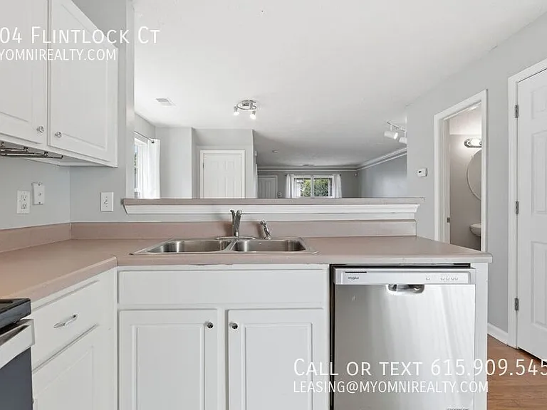 704 Courtney Ct — Photo 18