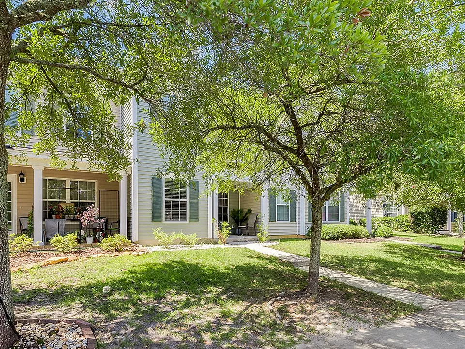 321 Hitching Post Ln