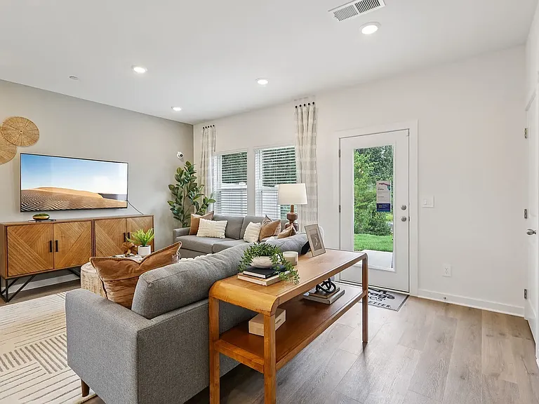 7154 Cedarcrest Ln — Photo 4