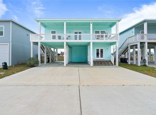 175 Paradise Dr, Rockport, TX 78382