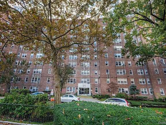 2nd image of 25 Knolls Crescent #3J