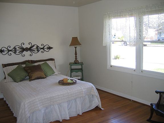 3rd image of 605 N M St