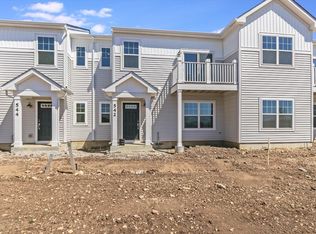 542 Comstock Rd, South Elgin, IL 60177