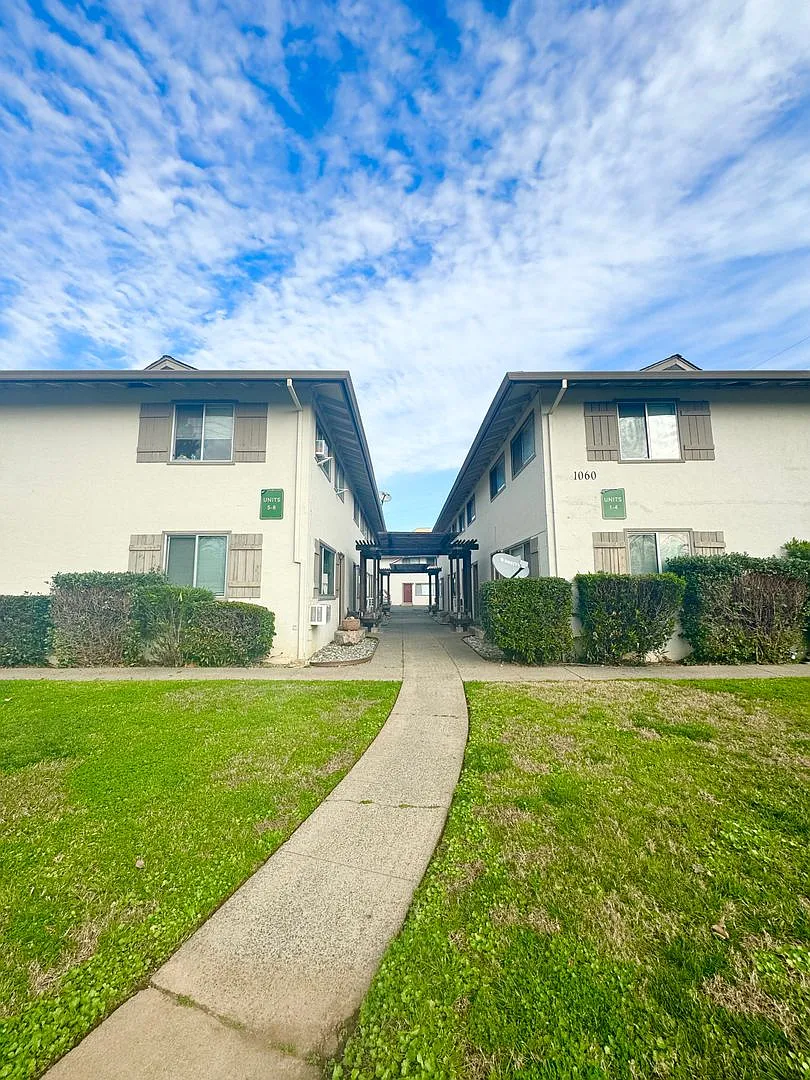 Garden Tract Townhouses — Photo 1