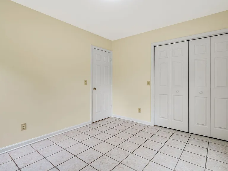Mount Clare Avenue Apartments — Photo 15