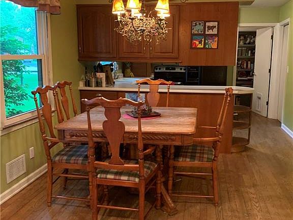 5th image of 710 Elmwood Cir