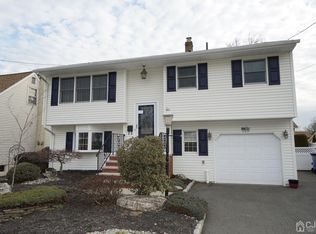 96 Pleasant Ave, Iselin, NJ 08830