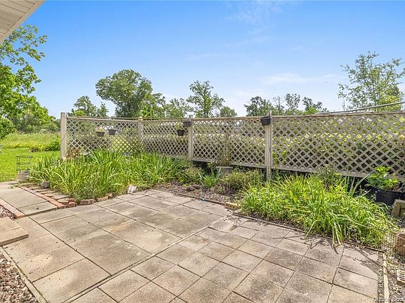 3rd image of 315 Champagne Cir