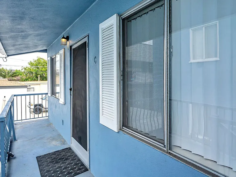 855 Emerald St #C — Photo 3