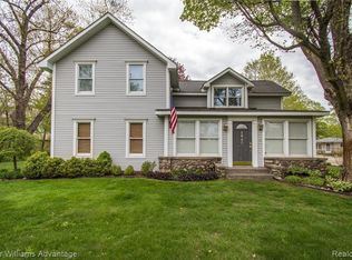 1940 N Duck Lake Rd, Highland, MI 48356