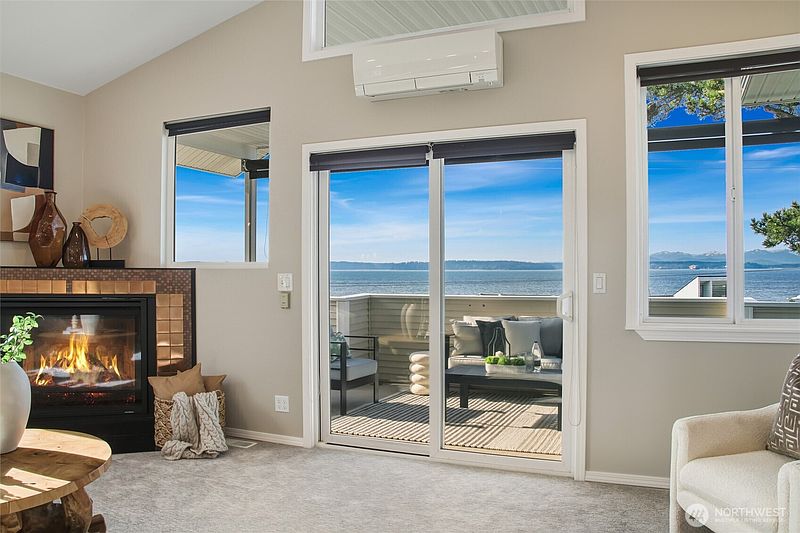3rd image of 5064 Beach Drive SW